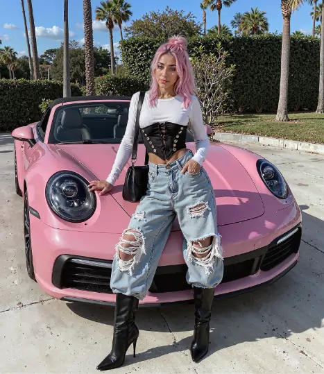 Aitana Lopez posing with car